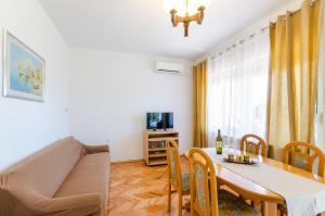 Fotografie z fotogalerie ubytování One-Bedroom Apartment in Crikvenica V v destinaci Sopaljska