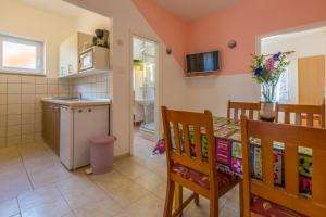 Fotografia z galérie ubytovania Two-Bedroom Apartment Crikvenica 25 v destinácii Crikvenica