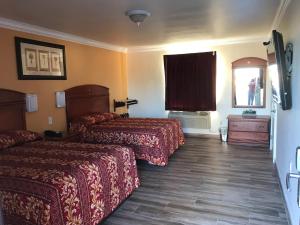 a hotel room with two beds and two lamps at El Rancho Dolores at JT National Park in Twentynine Palms