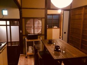 Kuchyň nebo kuchyňský kout v ubytování Suzume-An