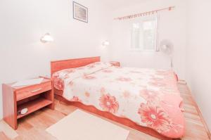 Cama o camas de una habitación en Apartments in Mali Losinj 14985
