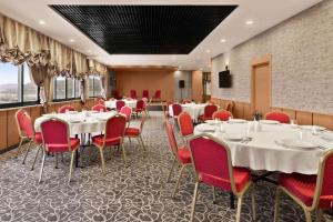 Restauracja lub miejsce do jedzenia w obiekcie Ramada by Wyndham Sivas