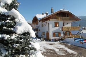 Garnì Goccia d'Oro during the winter