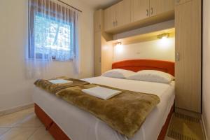 Un pat sau paturi într-o cameră la One-Bedroom Apartment Crikvenica 47