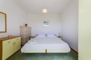 Postel nebo postele na pokoji v ubytování Apartment in Novi Vinodolski 15308