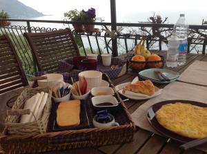Jedlo v ubytovaní bed & breakfast alebo blízkom okolí
