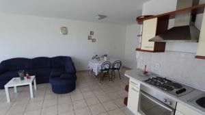 Galeriebild der Unterkunft Apartment in Malinska/Insel Krk 12989 in Porat
