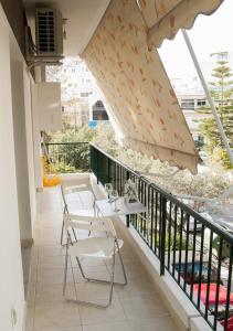 Μπαλκόνι ή βεράντα στο Cozy Bright Apartment +17 φωτογραφίες