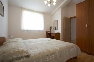 Vuode tai vuoteita majoituspaikassa Apartment Liznjan 1