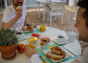 Comida no hotel ou em algum lugar perto