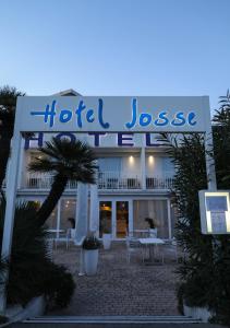 O edifício em que o hotel se localiza