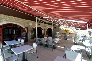 Reštaurácia alebo iné gastronomické zariadenie v ubytovaní Guesthouse Kamen Kuća