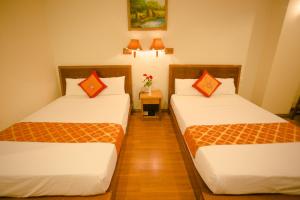 Giường trong phòng chung tại Golden Sea Hotel