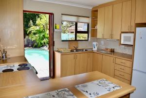 A kitchen or kitchenette at 10 On Ou Kraal