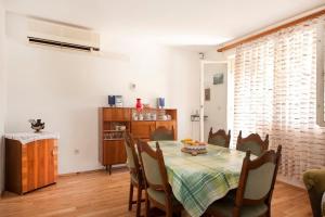 Fotografie z fotogalerie ubytování Holiday home Zlarin 1 v destinaci Zlarin