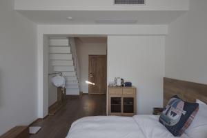 Hangzhou Moju Boutique Guesthouse at the West Lake客房内的一张或多张床位