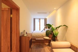 Hangzhou Moju Boutique Guesthouse at the West Lake客房内的一张或多张床位