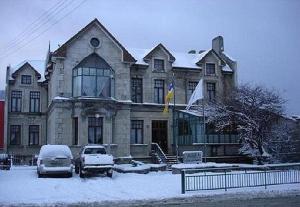 a large white house with a large window at Hotel Isla Rey Jorge in Punta Arenas