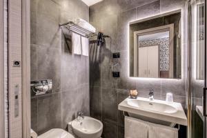 A bathroom at Colosseo Prestige Rooms
