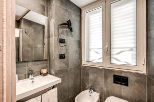 A bathroom at Colosseo Prestige Rooms