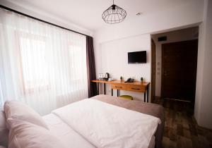 TV a/nebo společenská místnost v ubytování Set Özer Hotel