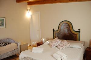 a bedroom with a bed with two pillows on it at Agriturismo L'Aglientu B&B in Loiri