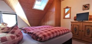Postel nebo postele na pokoji v ubytování Gästehaus Behabühl