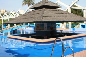Basen w obiekcie Benalbeach lub w pobliżu