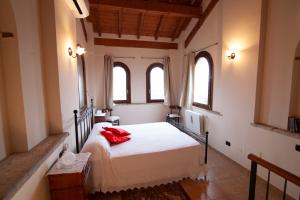 Кровать или кровати в номере La Finestra Sul Castello