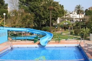 Basen w obiekcie Benalbeach lub w pobliżu