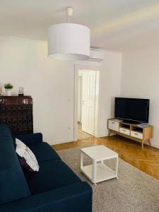 TV a/nebo společenská místnost v ubytování Apartmani SB 42
