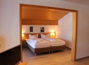 Postel nebo postele na pokoji v ubytování Hotel Bellevue