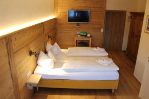 Postel nebo postele na pokoji v ubytování Hotel Bellevue