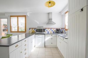 A cozinha ou cozinha compacta de Les Costils