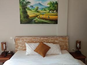 Postel nebo postele na pokoji v ubytování Umah Tikari Guesthouse