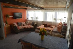 a living room with a dog laying on a table at Familienzimmer Bastian in Haibach