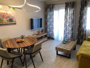 TV a/nebo společenská místnost v ubytování PARAISO FLOR