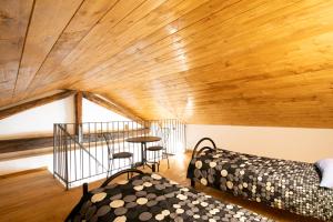 Двухъярусная кровать или двухъярусные кровати в номере Agriturismo Cà del Nono