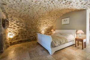 Ένα ή περισσότερα κρεβάτια σε δωμάτιο στο Les Hiboux du Domaine du Moulin +8 φωτογραφίες