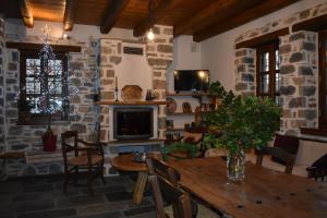 TV a/nebo společenská místnost v ubytování Sabouko Guest House + 33 fotografií