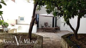 A garden outside Dimora Antica Via MiLord