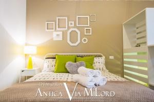 A bed or beds in a room at Dimora Antica Via MiLord