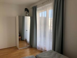 Łóżko lub łóżka w pokoju w obiekcie High 5
