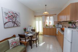 a kitchen and dining room with a table and a dining room at Elisso Apartment in Argostoli