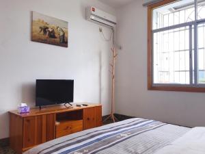 TV a/nebo společenská místnost v ubytování Taining Happy Stone Duplex Apartment