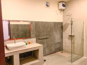 Baðherbergi á Lazy Inn Kuta Lombok