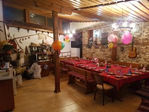 瑟尔尼察Къщи за гости БАШЕВИ的相册照片 更多36张照片