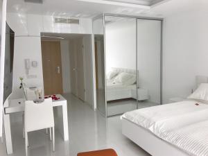 Postel nebo postele na pokoji v ubytování Wellness Apartments in Velence + 37 fotografií