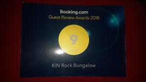 a sign for the kinn rock championship with a yellow circle at kin Rock Bungalow in Hatton