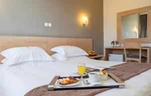 Postel nebo postele na pokoji v ubytování Nestos Hotel